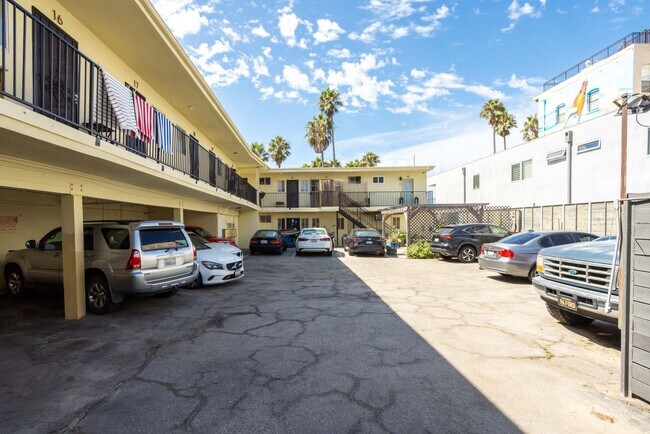 Building Photo - Studio on the Venice Beach Boardwalk - MOV...