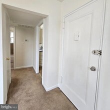 Building Photo - 3045 Patrick Henry Dr