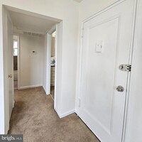 Building Photo - 3045 Patrick Henry Dr