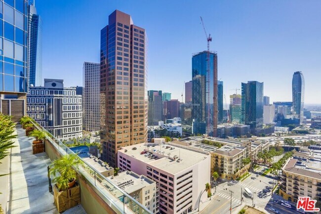 Building Photo - 1100 Wilshire Blvd