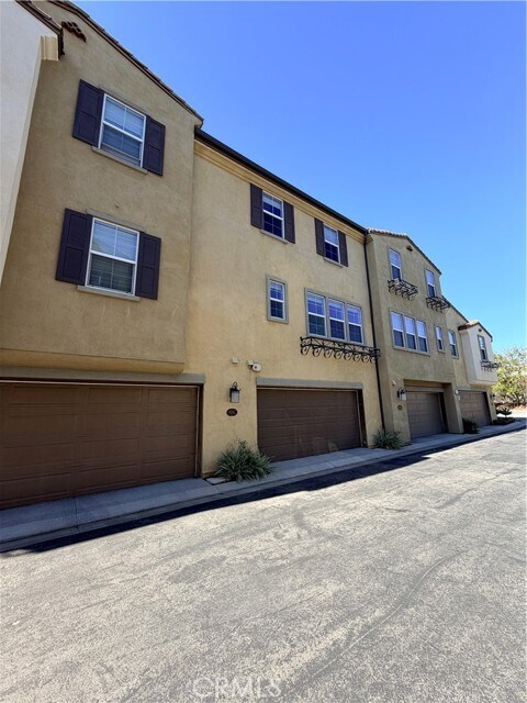 Building Photo - 818 Santa Fe Ave