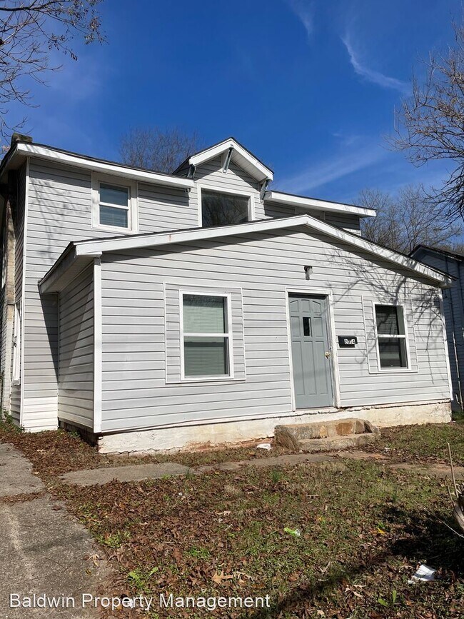 Primary Photo - 4 br, 2 bath House - 2014 DELLABROOK ROAD