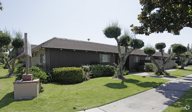 Primary Photo - Green Meadows Apartments