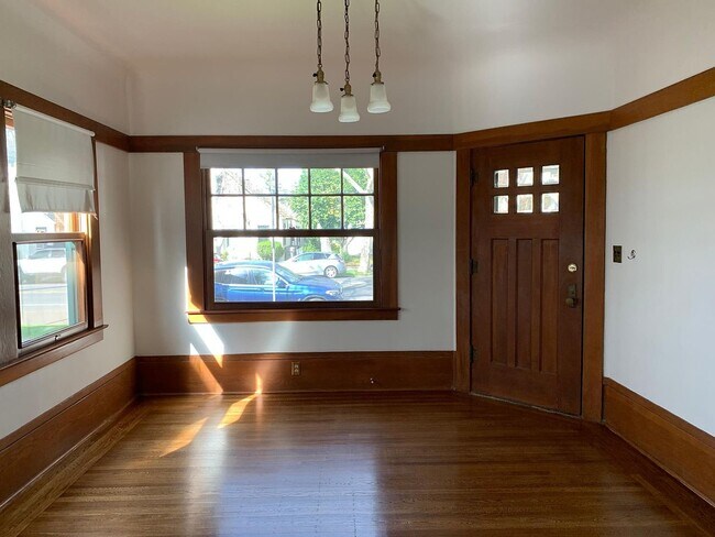 Building Photo - 2318 H St