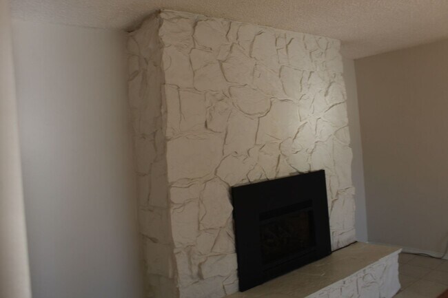 Building Photo - 5265 Golden Ct