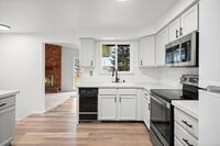 Building Photo - Great Location! - 3 Bedroom Valley Home!