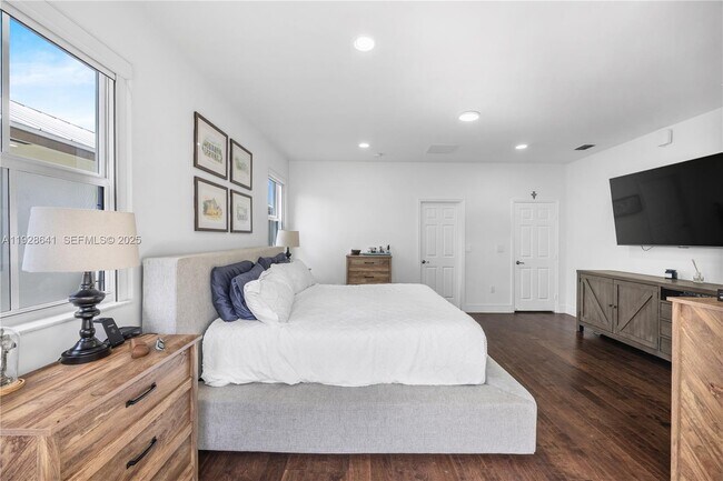 Building Photo - 10470 NW 69th Terrace