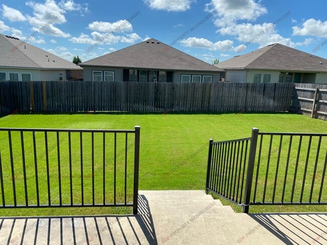 Building Photo - 5607 Blackstone Dr