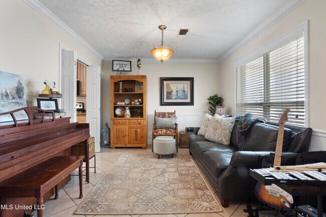 Building Photo - 550 Mockingbird Dr