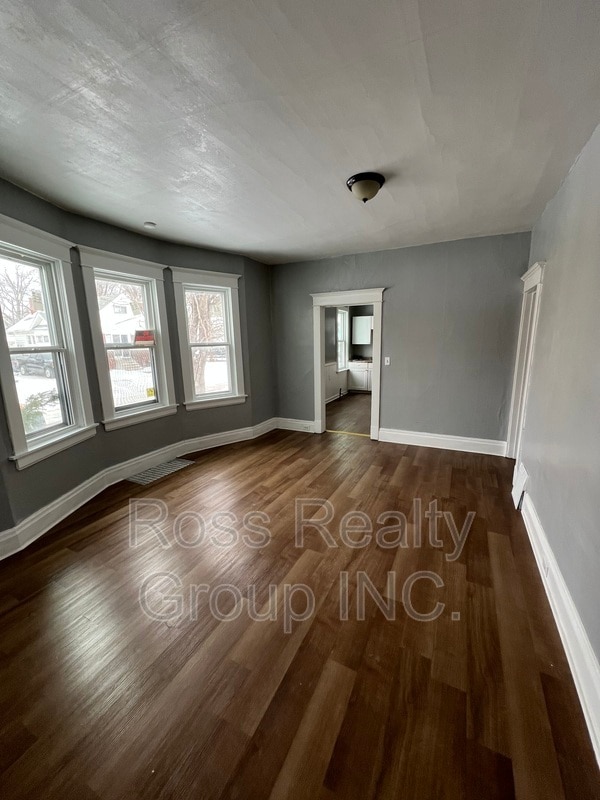 Building Photo - 3156 Elm St