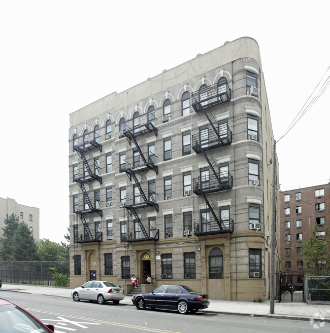 Building Photo - 578 E 141st St
