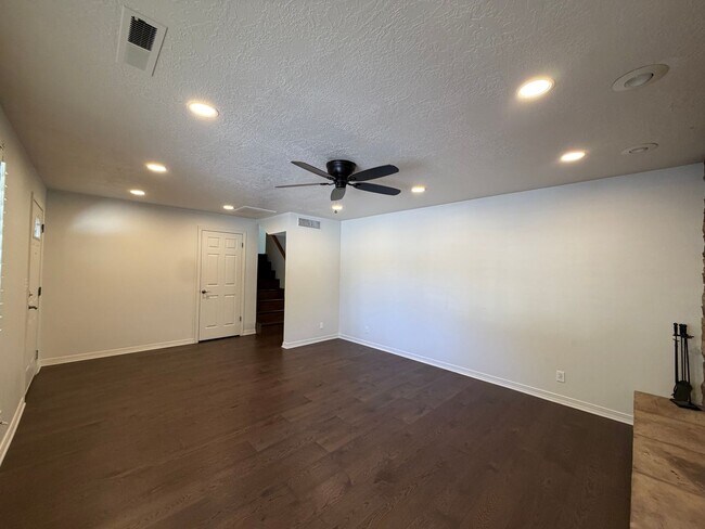Building Photo - SPACIOUS PROPERTY AVAILABLE FOR RENT