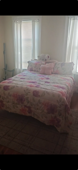 Building Photo - 33 Page St