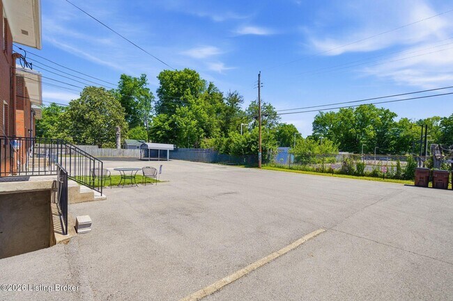 Building Photo - 119 McArthur Dr
