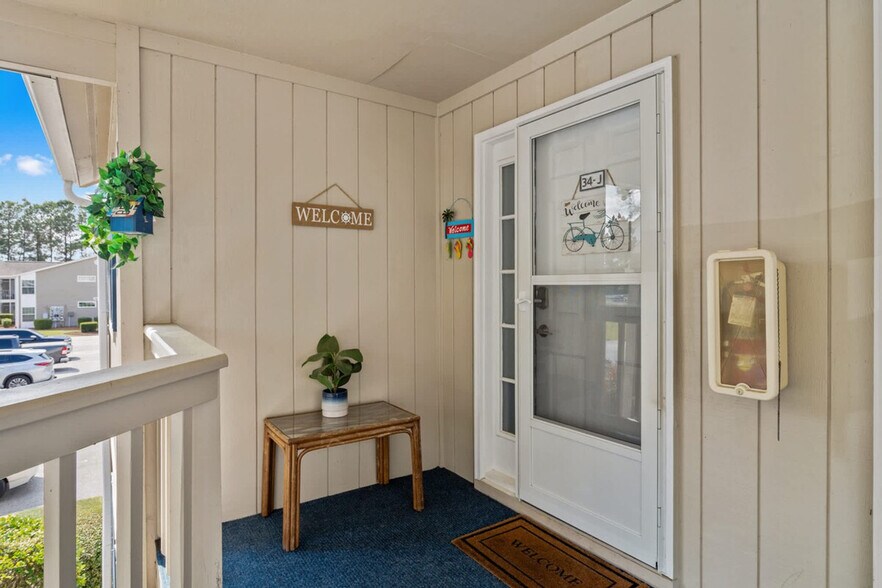 Building Photo - 1920 Bent Grass Dr