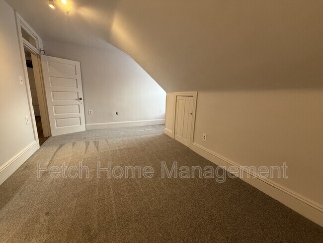 Building Photo - 125 E State St