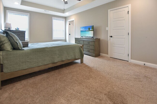 Building Photo - Pet Friendly Three Bedroom!