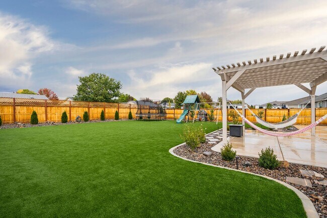 Building Photo - Spanish Springs furnished home for rent