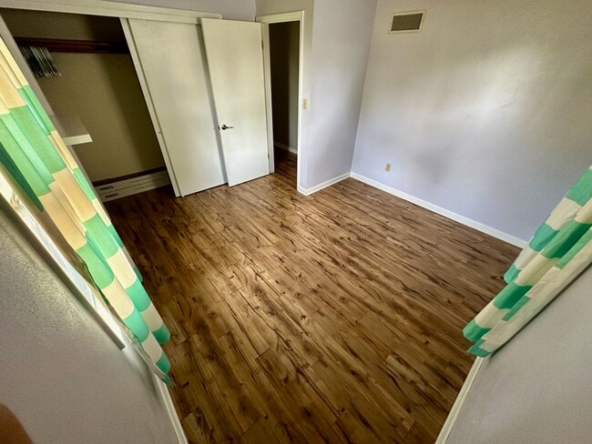 Building Photo - 1915 Highview Ct