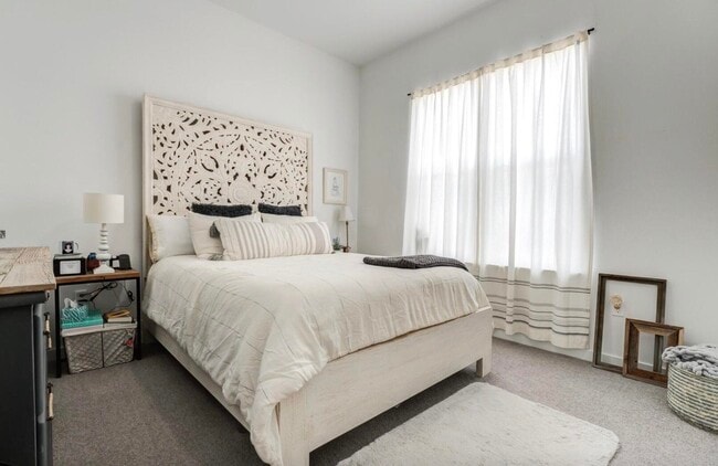 Building Photo - 12016 Savannah Ave