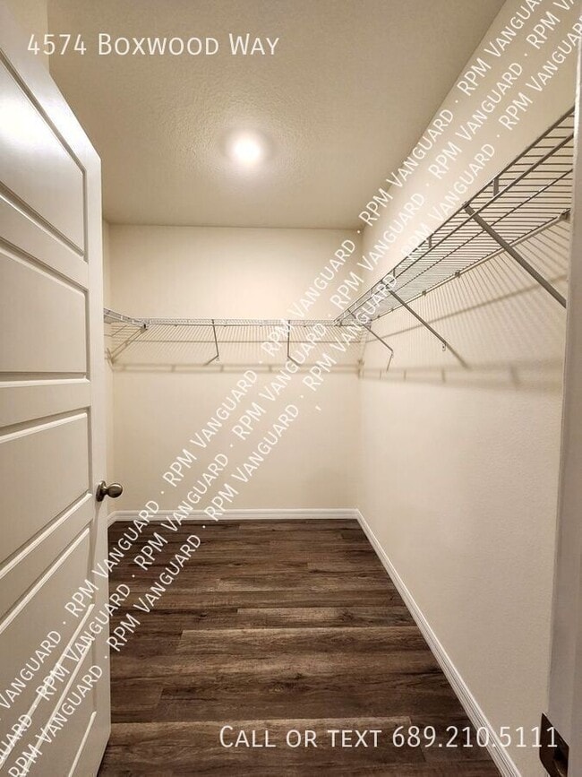 Building Photo - 4574 Boxwood Wy
