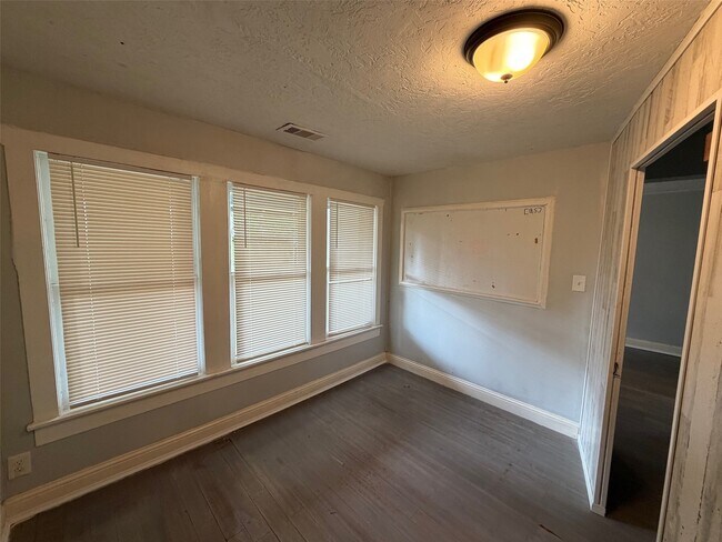 Building Photo - 4737 Jefferson St