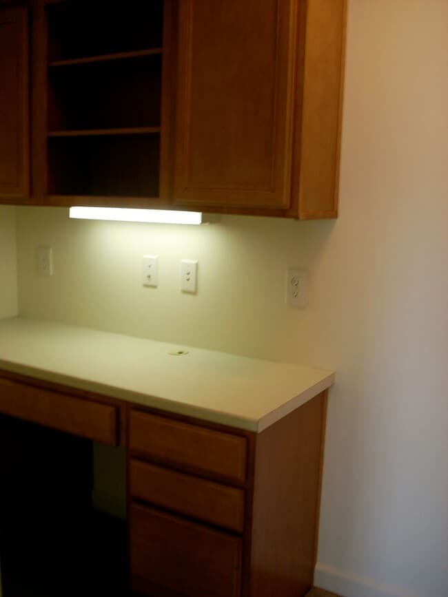 Building Photo - 1353SF 2BR 2.5BA w/garage