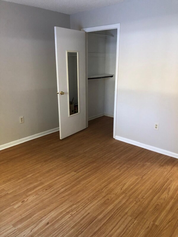 Building Photo - 2210 Ravens Crest Dr