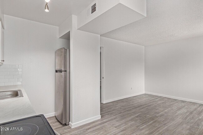 Building Photo - 1029 S Wilson St