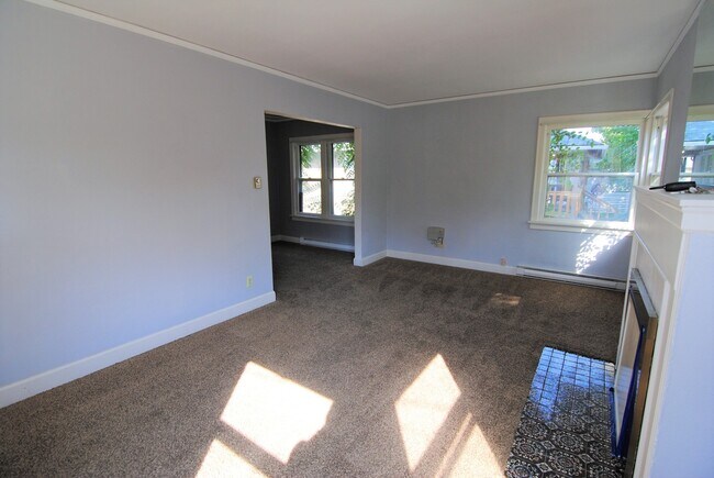 Building Photo - Charming 3 Bedroom, 2 Bath House For Rent!!