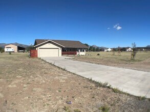 Building Photo - Available 9/10 | Beautiful Single-Level 3-...