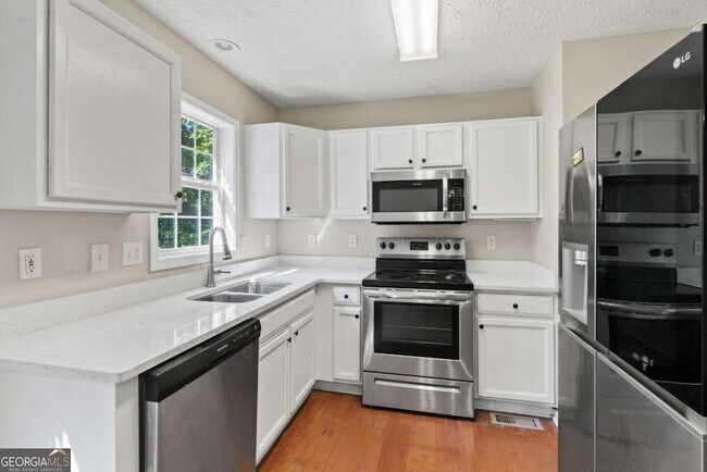 Building Photo - 1333 Laura Ln