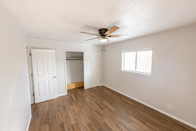 Building Photo - 309 Whispering Sands Ct SE