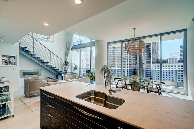 Building Photo - 200 Biscayne Blvd Way