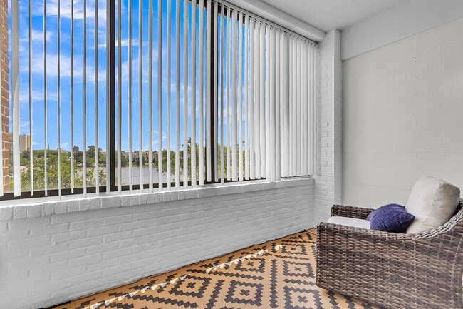 Building Photo - Downtown Charleston Living with Stunning Views