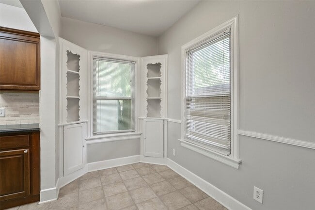 Building Photo - 6166 Oram St