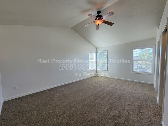 Building Photo - 4003 Segovia Dr