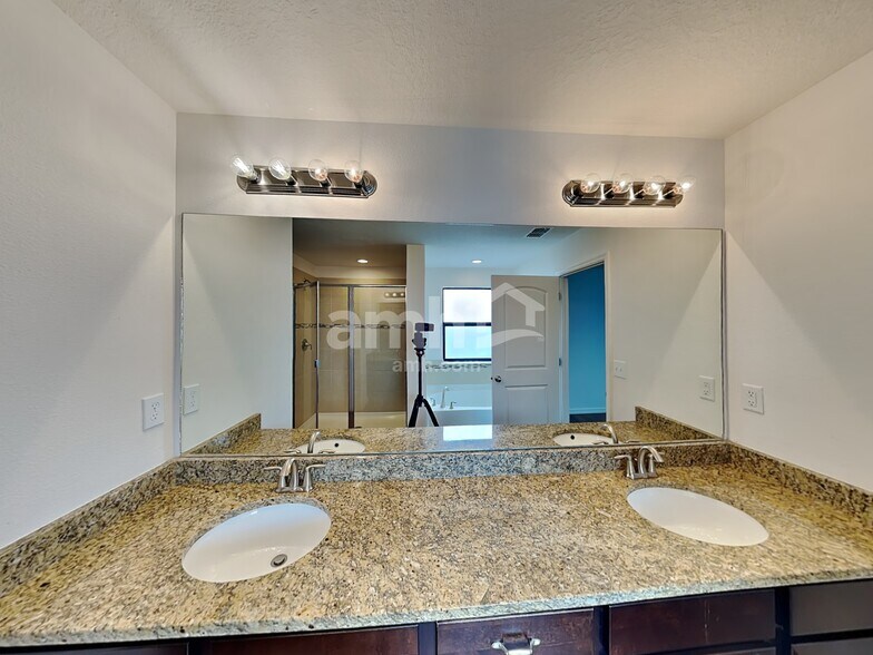 Building Photo - 11818 Winterset Cove Dr