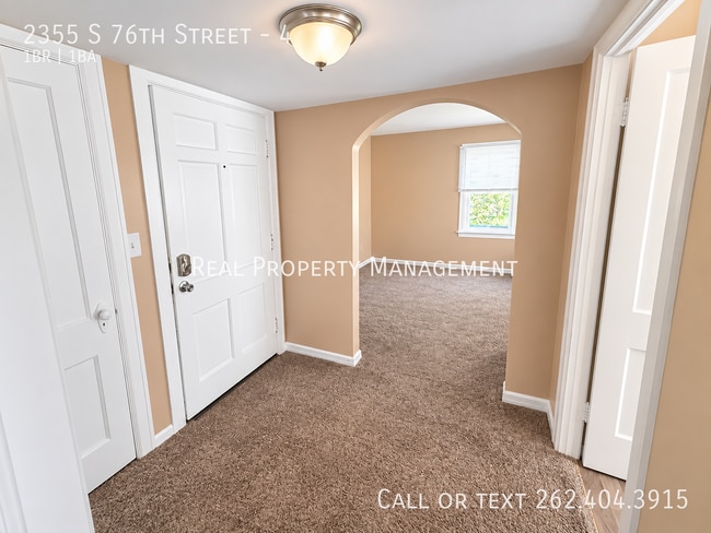 Building Photo - 2355 S 76th St