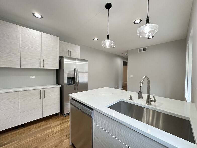 Building Photo - 234 S Maple Ave