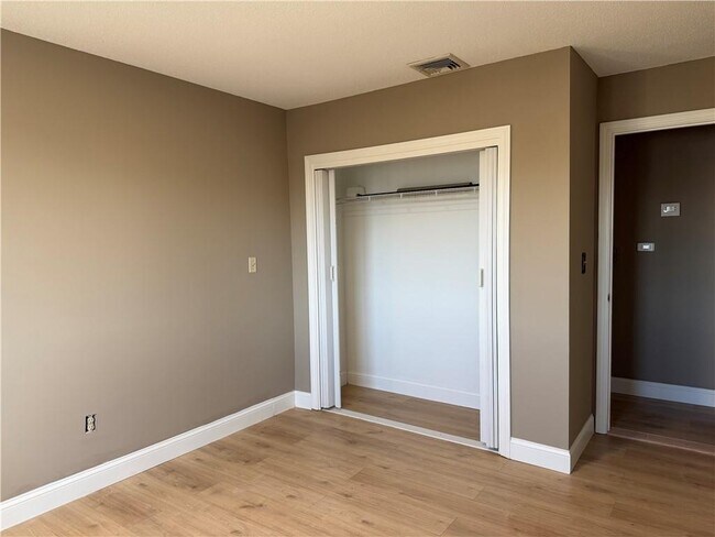 Building Photo - 724 Beverage Hill Ave