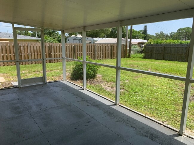 Building Photo - PET FRIENDLY... 3/2/1 RENTAL HOUSE IN THE ...