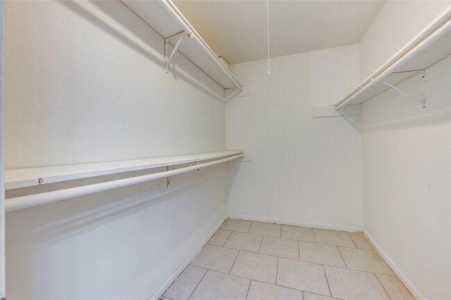 Building Photo - 12327 Fairmeadow Dr