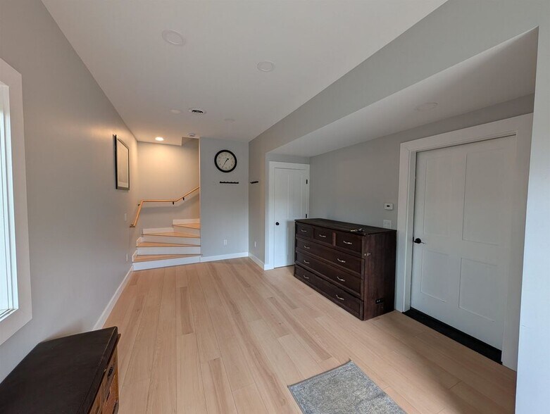 Building Photo - 276 Ragged Mountain Rd