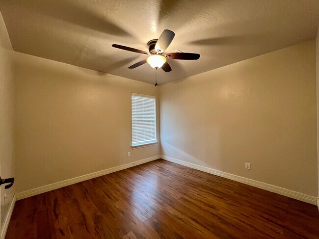 Building Photo - 1604 Dorothy Dr