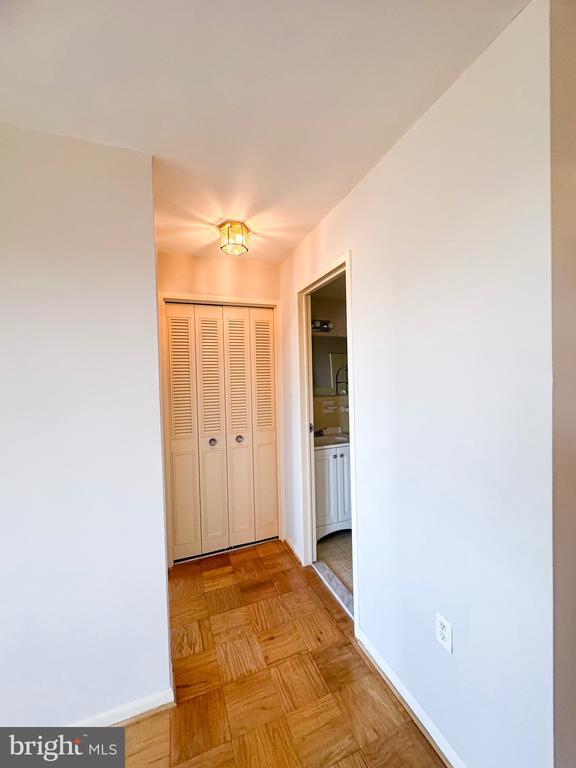 Building Photo - 10201 Grosvenor Pl