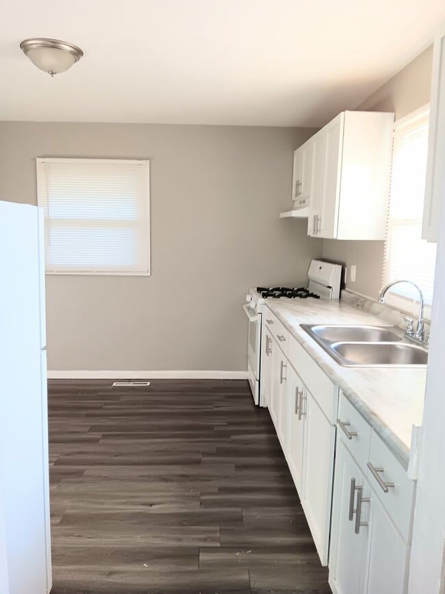 Building Photo - Just Listed! Updated Home – Move-In Ready