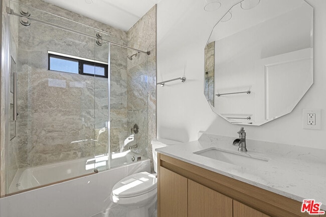 Building Photo - 822 N Orange Grove Ave