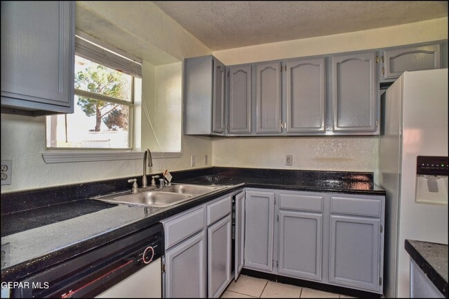 Building Photo - 12107 Valley Quail Dr