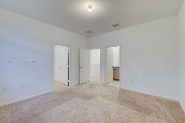 Building Photo - 1170 SW 7th Ct